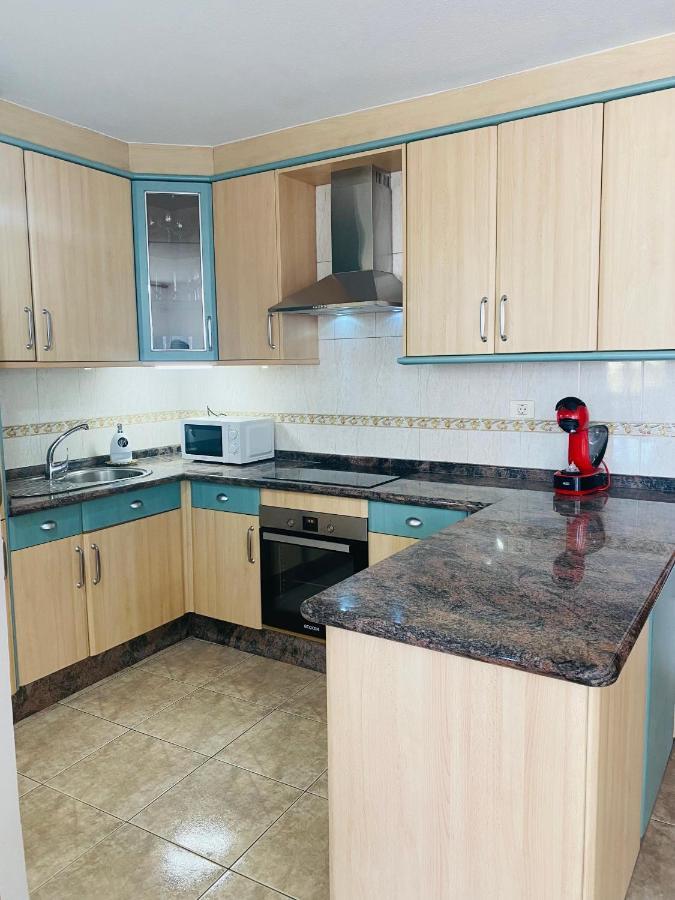 Paradise Holidays 2 Bedrooms & Sea View, Tenerife Apartment